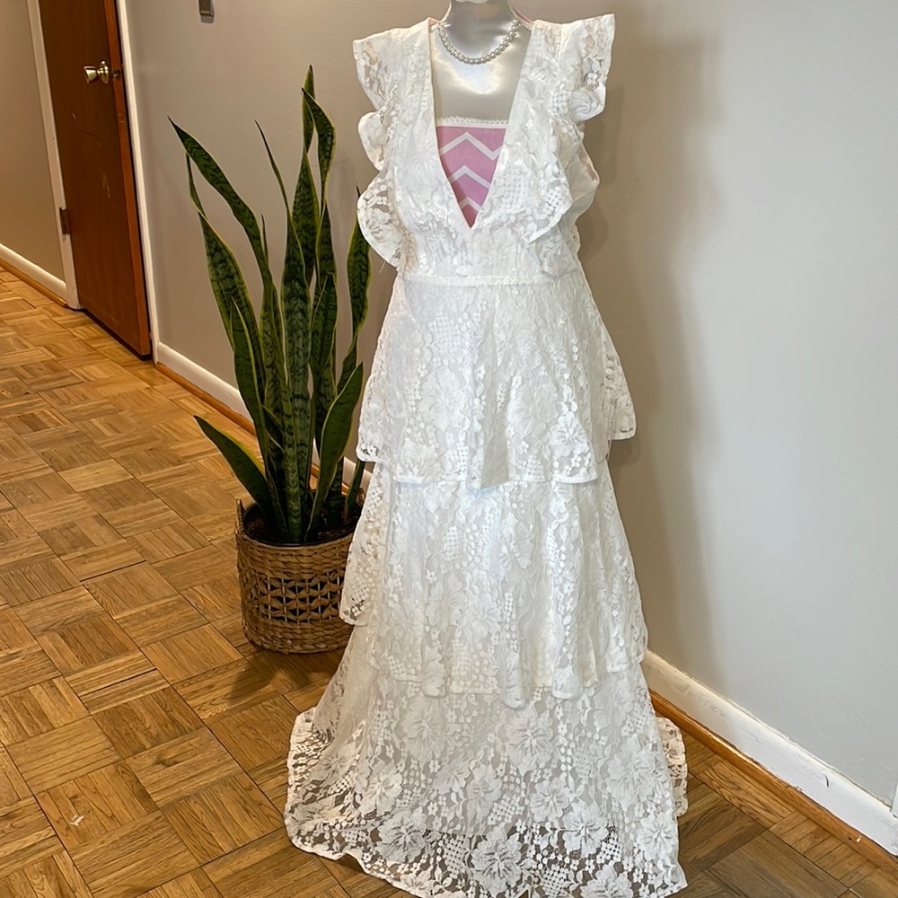 Lulus size small white lace tiered maxi dress